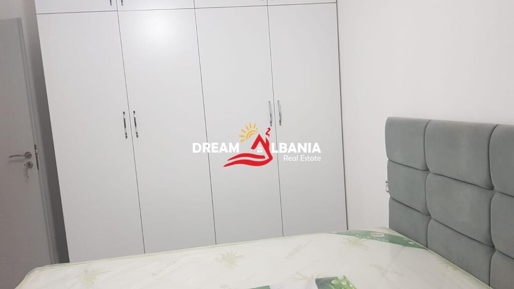 Jepet me qera apartament 1+1 tek Komuna e Parisit prane Kika 2 (ID 42111122)