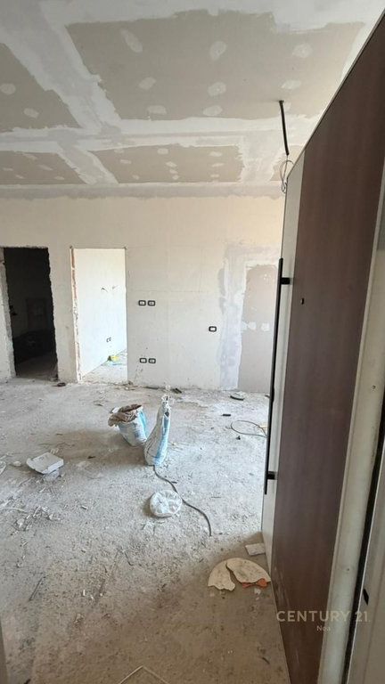 Apartament 1+1 per shitje tek Rr.Kavajes!