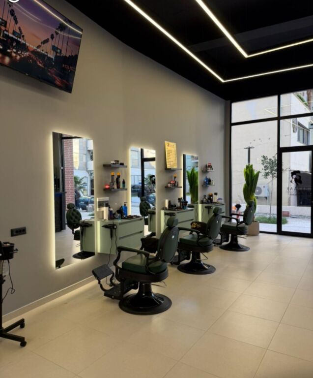 Shitet biznesi Barber Shop modern te Pazari ri