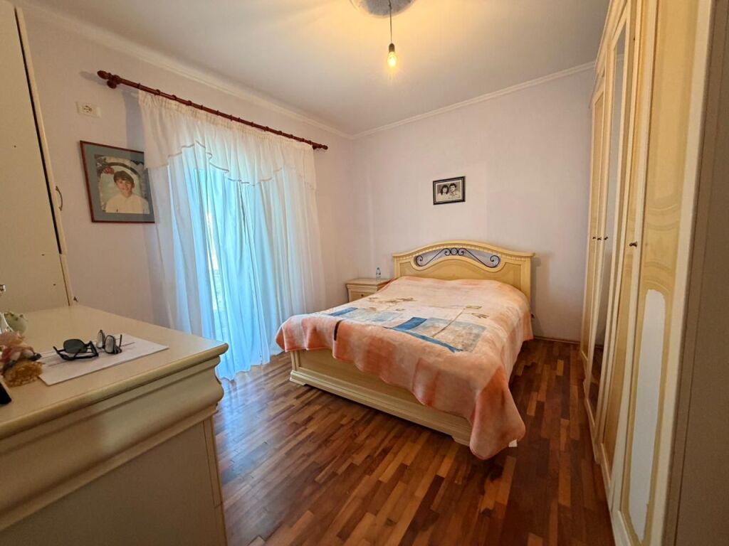 Shitet Vila 3-Kateshe – Kati i 2 i Banueshëm, Rruga Dytësore Plazh, Durrës