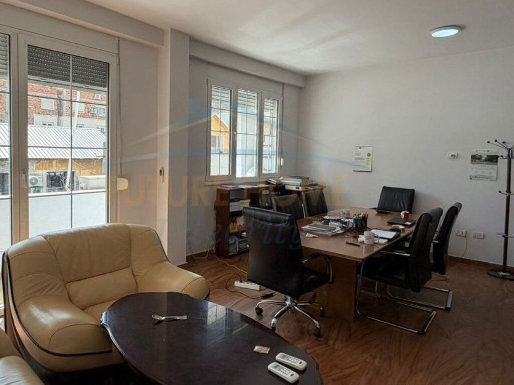 Qera, Apartament 2+1 për zyra, Qendër, Tiranë.