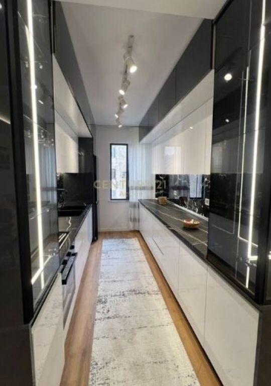 Shitet Apartament 2+1