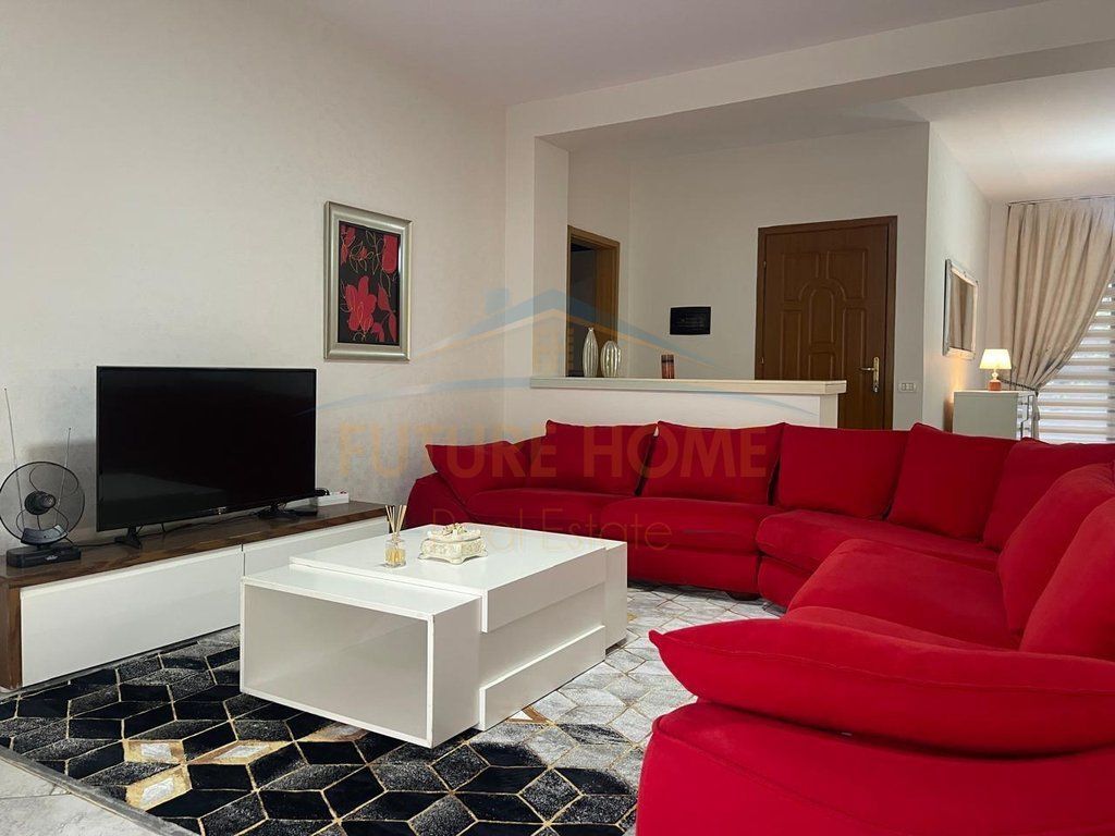 Rent 2+1+ 2 Parking, Red School 650 thousand lek