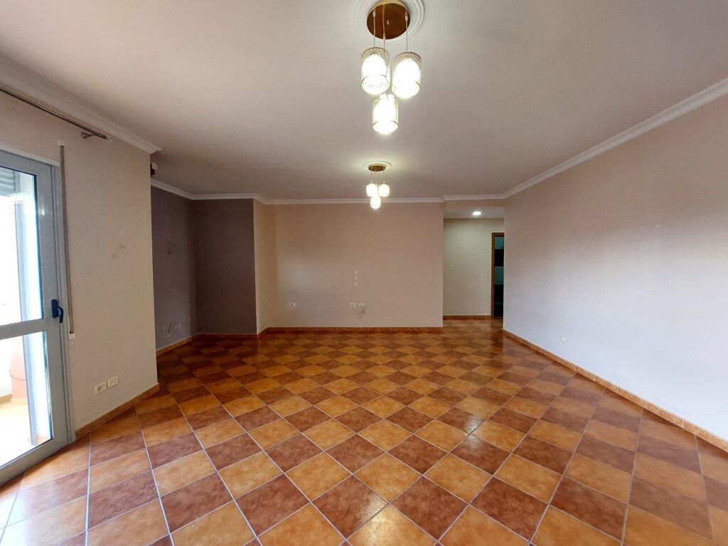 SHITET APARTAMENT 2+1 NE VLORE PRANE BIBLIOTEKES