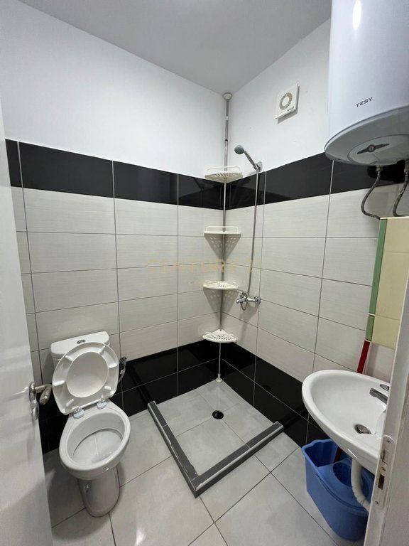 Appartamento 3+1+2 in Affitto a Fresku, Tirana