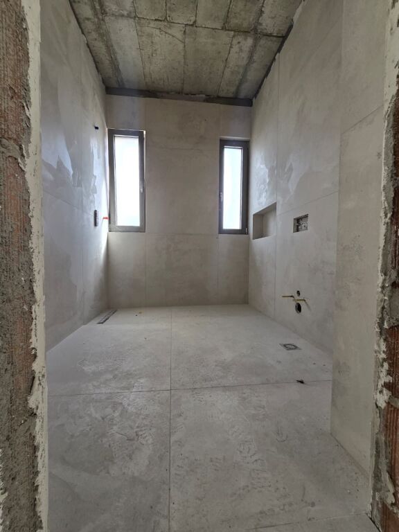 Apartament 2+1 per shitje tek Liqeni i Thate