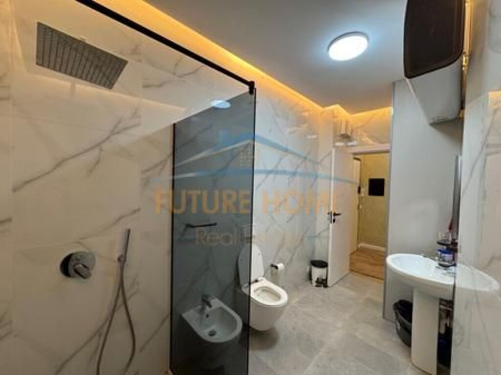 Shitet, Apartament 2+1+2 Poste parkimi, Rose Garden Rezidencë, TEG