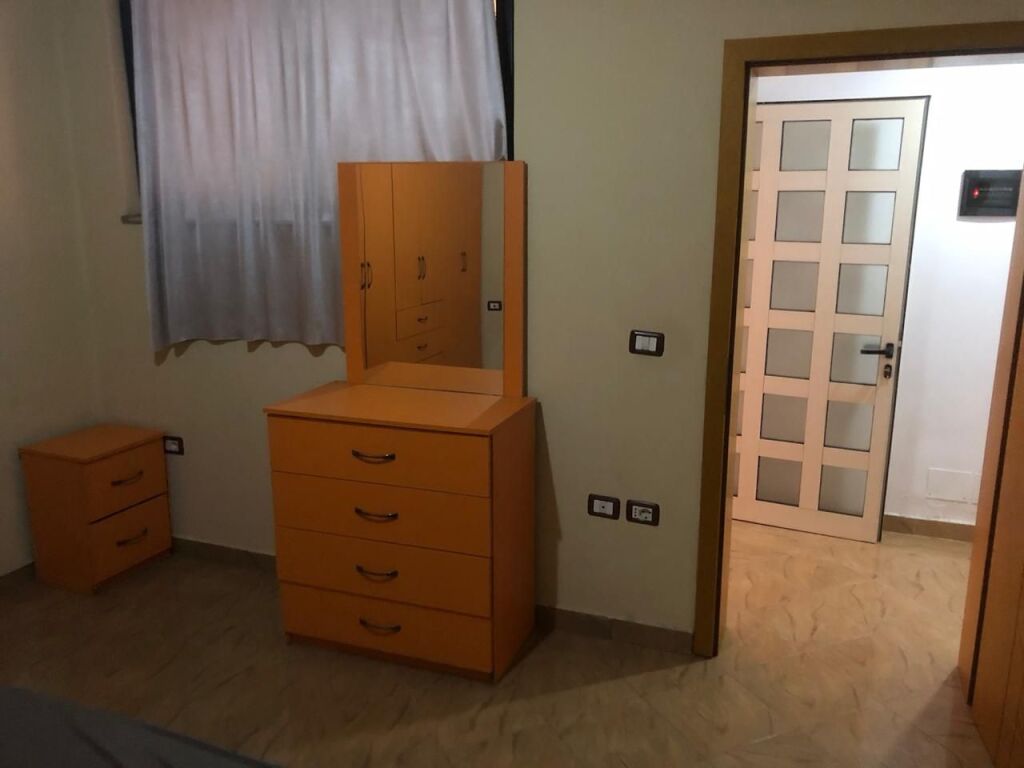 APPARTAMENTO 1+1. 35000 LEKE.VICINO ALLA SCUOLA BAJRAM CURRI