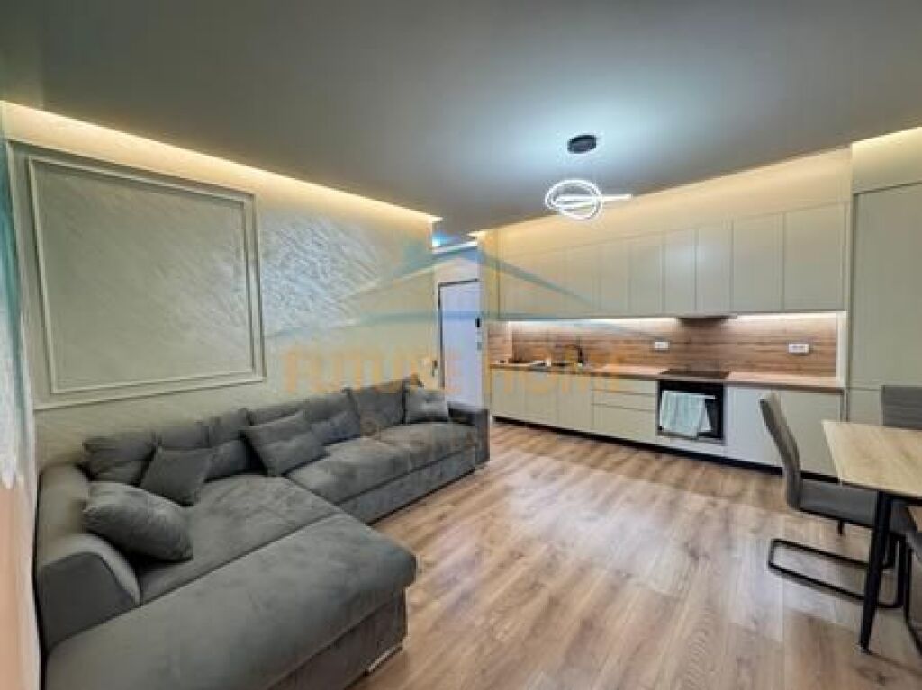 Shitet, Apartament 2+1+2 Poste parkimi, Rose Garden Rezidencë, TEG