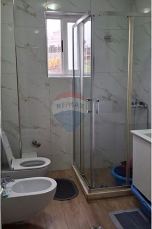 !!!Appartamento - In Affitto - Via Elbasanit, Tirana!!!
