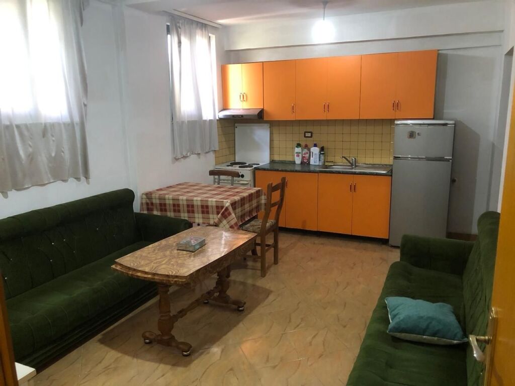 APPARTAMENTO 1+1. 35000 LEKE.VICINO ALLA SCUOLA BAJRAM CURRI