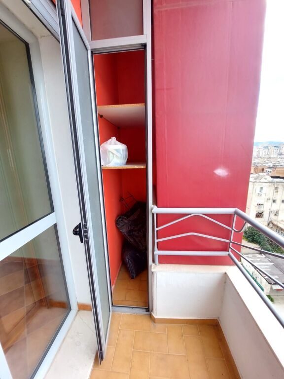 SHITET APARTAMENT 2+1 NE VLORE PRANE BIBLIOTEKES