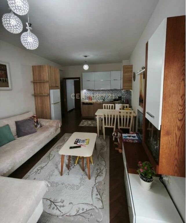 Shitet apartament 1+1  Astir prane Kompleksit Fratari