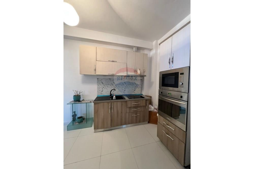 Apartament per shitje 2+1 tek Komuna e Parisit