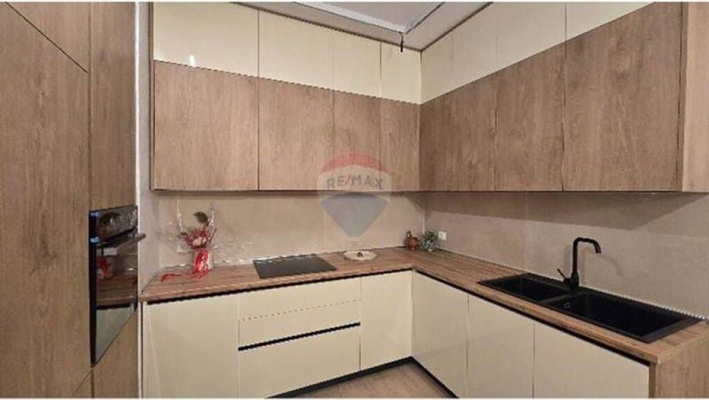 !!!Apartament - Për Qira - Sheshi Skënderbej, Tiranë!!!