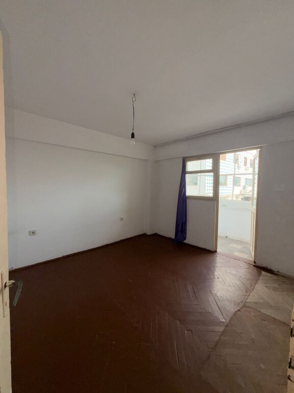 🏡 VENDESI APPARTAMENTO 1+1 + BALCONE – Centro, Via Porto