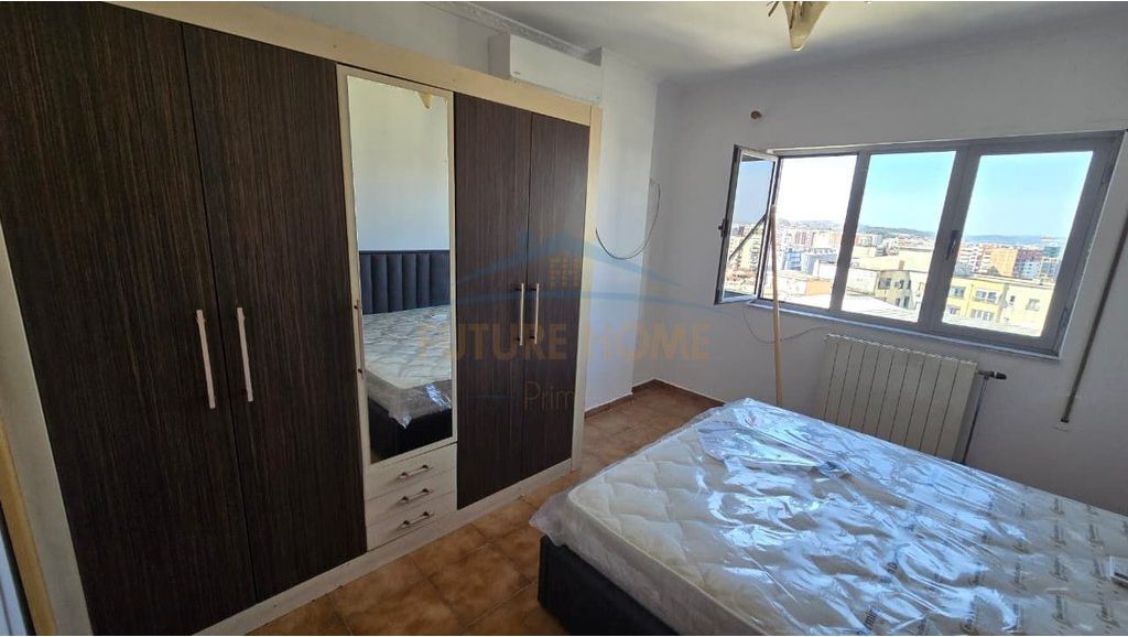 Rent, Apartment 1+1, Building with arrow