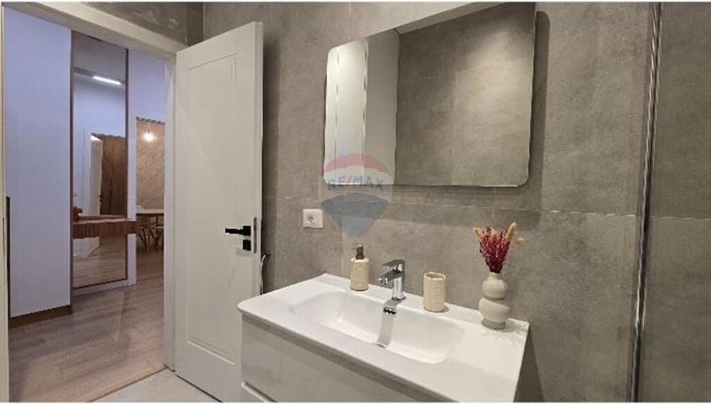 !!!Apartament - Për Qira - Sheshi Skënderbej, Tiranë!!!