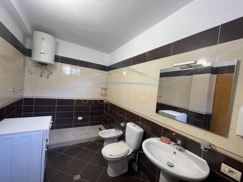 Rent 2+1+ 2 Parking, Red School 650 thousand lek