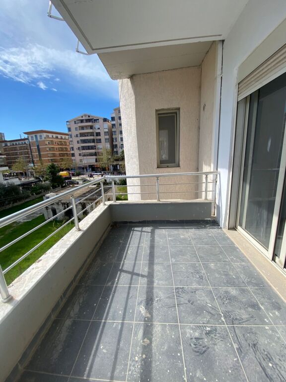 shitet apartament 1+1 ne plazh prane pelikanit!!