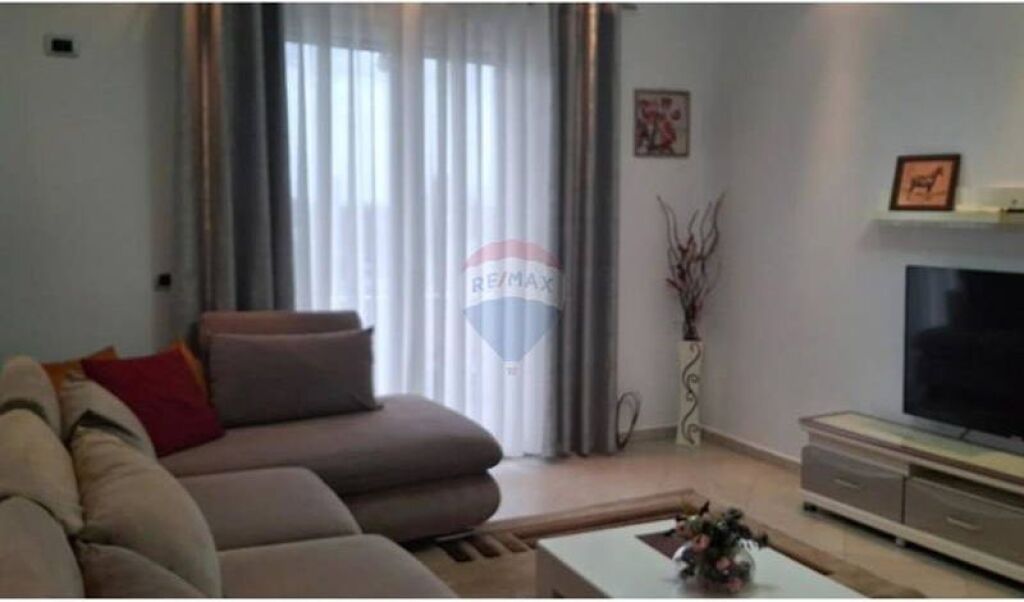 !!!Appartamento - In Affitto - Via Elbasanit, Tirana!!!