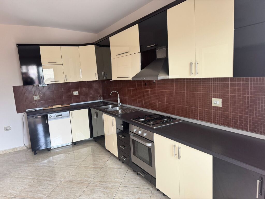 🏡 Apartment 3+1+2 for rent – Fresk, Shefqet Kuka St.