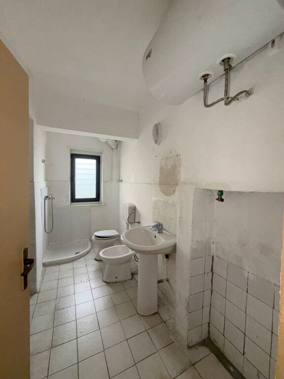🏡 VENDESI APPARTAMENTO 1+1 + BALCONE – Centro, Via Porto