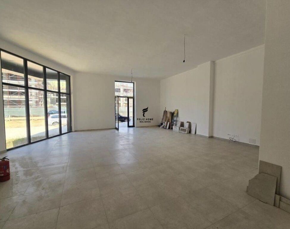 NEGOZIO IN AFFITTO 84 M2 NUOVO BOULEVARD 90.000 LEKE FH-66308