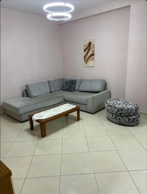 Jepet me qira apartament 1+1 në zonën e Astirit, në një pallat të ri,  
