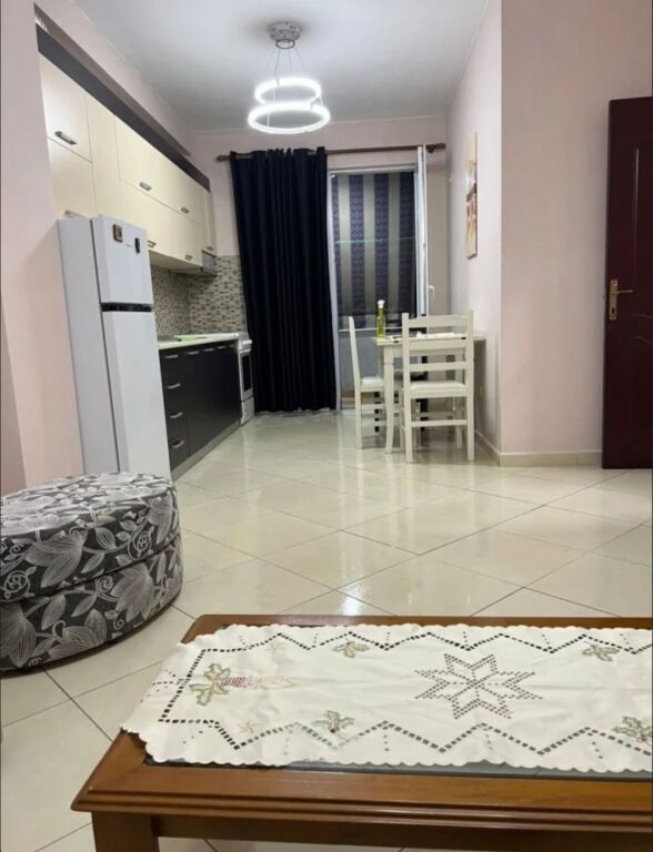 Jepet me qira apartament 1+1 në zonën e Astirit, në një pallat të ri,  
