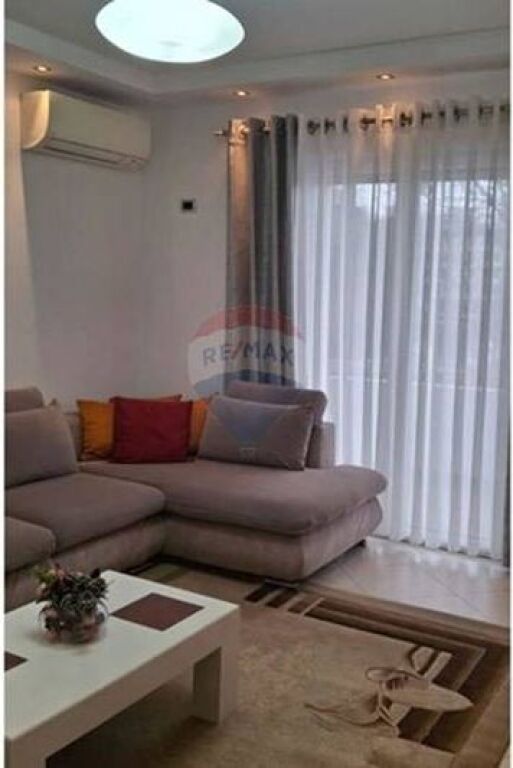 !!!Appartamento - In Affitto - Via Elbasanit, Tirana!!!