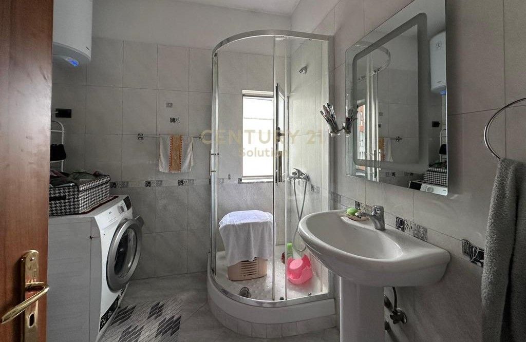 Shitet apartament 1+1  Astir prane Kompleksit Fratari