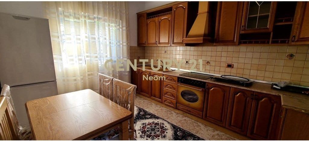 Jepet shtepi private 2+1 tek Rr. Jordan Misja! 650 € /Muaj