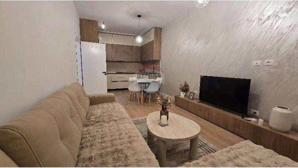 !!!Apartament - Për Qira - Sheshi Skënderbej, Tiranë!!!