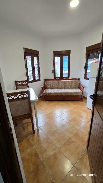 5 Maji, affittasi ingresso 1+1