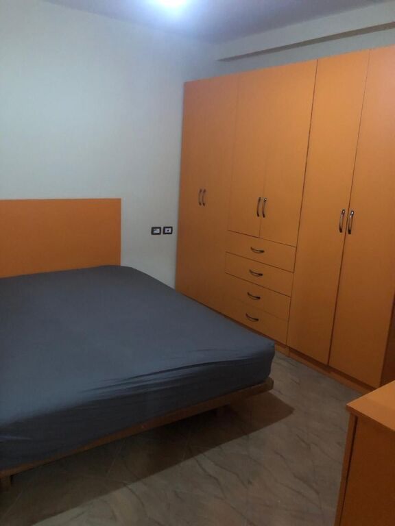 APPARTAMENTO 1+1. 35000 LEKE.VICINO ALLA SCUOLA BAJRAM CURRI