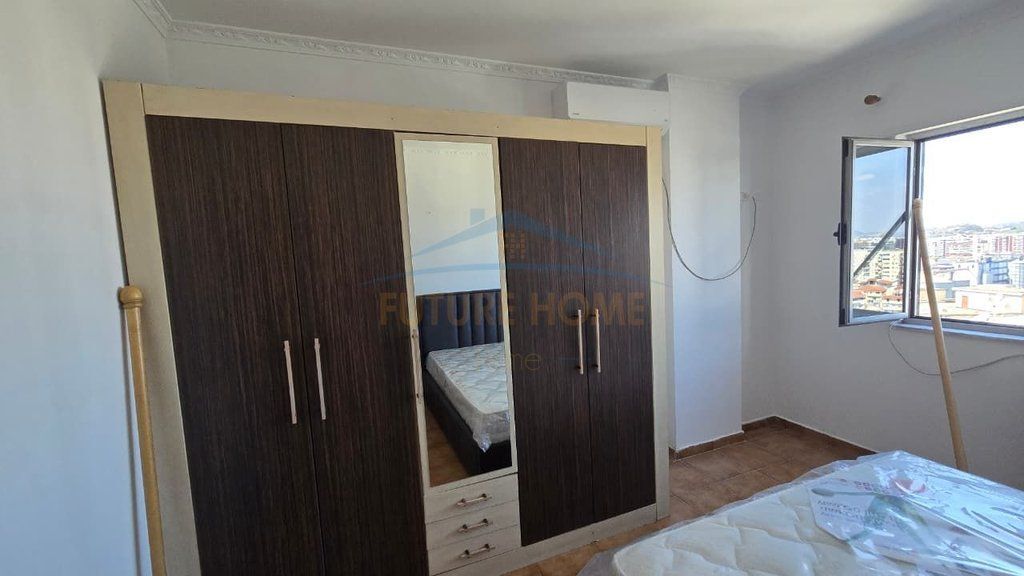 Rent, Apartment 1+1, Building with arrow