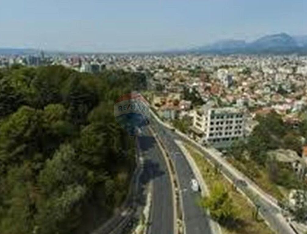 IN VENDITA, LOCALE COMMERCIALE, STRADA DI ELBASAN, TIRANA.  ID: 530581007-174