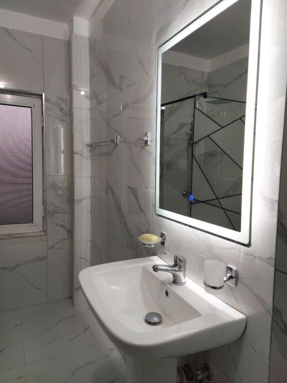 🏡 APPARTAMENTO 1+1 IN AFFITTO 📍 Ali Demi – di fronte a Credins Bank