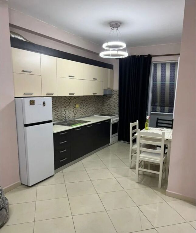 Jepet me qira apartament 1+1 në zonën e Astirit, në një pallat të ri,  
