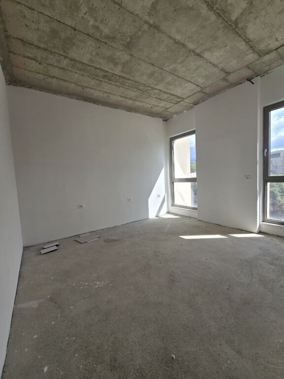 Apartament 2+1 per shitje tek Liqeni i Thate