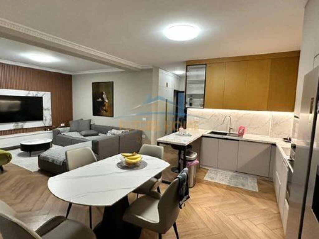 Shitet,Apartament 2+1,Rruga e Elbasanit,Tiranë
