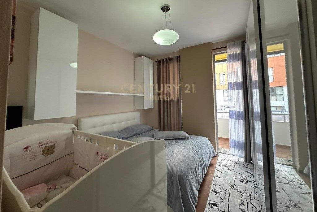 Shitet apartament 1+1  Astir prane Kompleksit Fratari