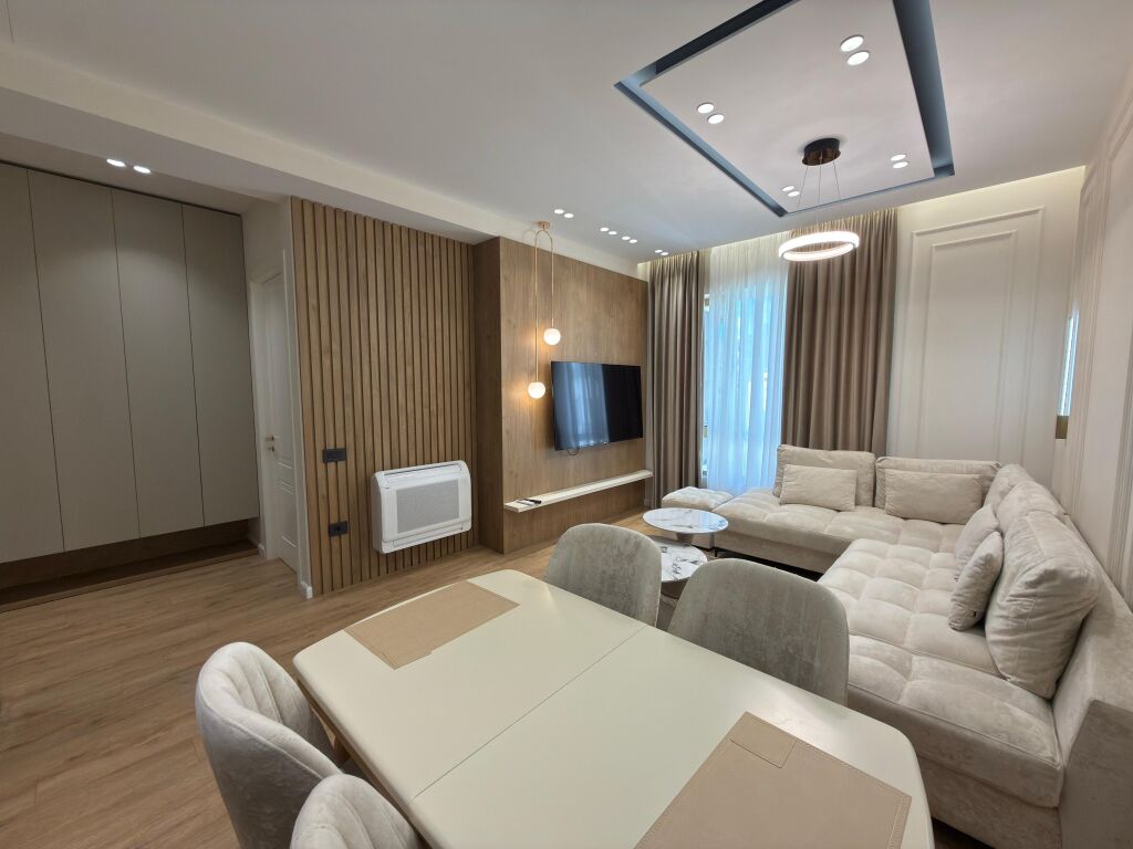 Japim me qira apartament 1+1+ Post Parkimi tek Rruga Faik Konica!