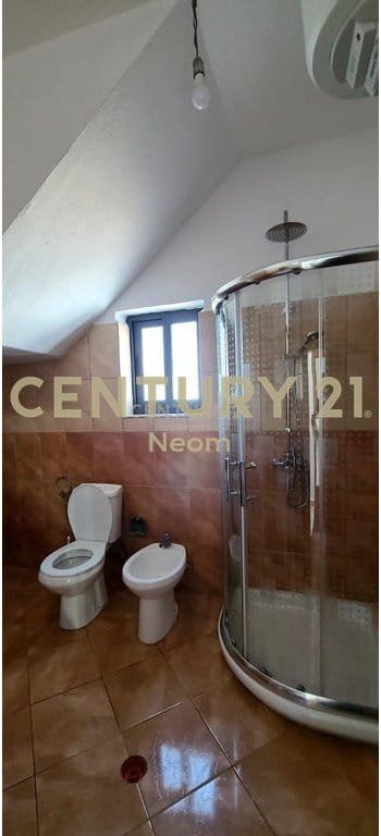 Jepet shtepi private 2+1 tek Rr. Jordan Misja! 650 € /Muaj