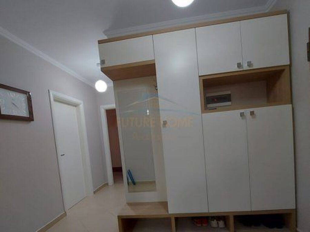 In vendita, Appartamento 2+1+2, Via 5 Maji, Tirana.