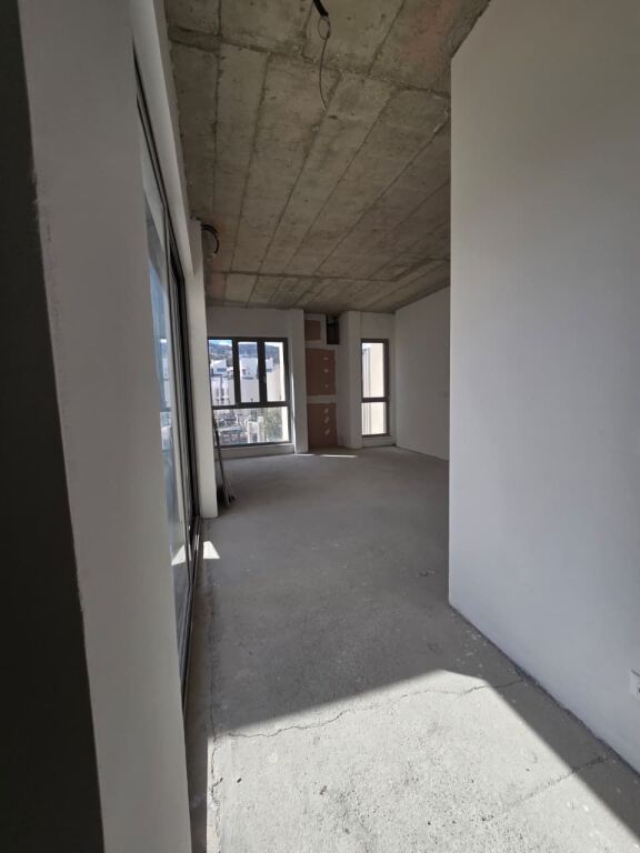 Apartament 2+1 per shitje tek Liqeni i Thate