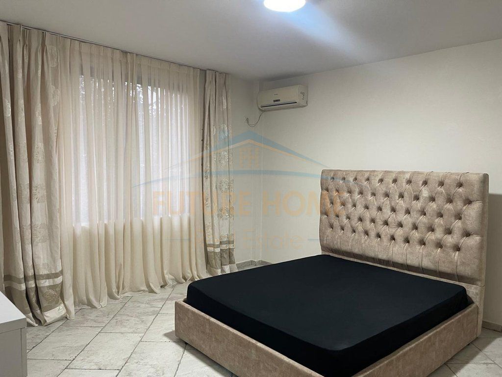 Rent 2+1+ 2 Parking, Red School 650 thousand lek