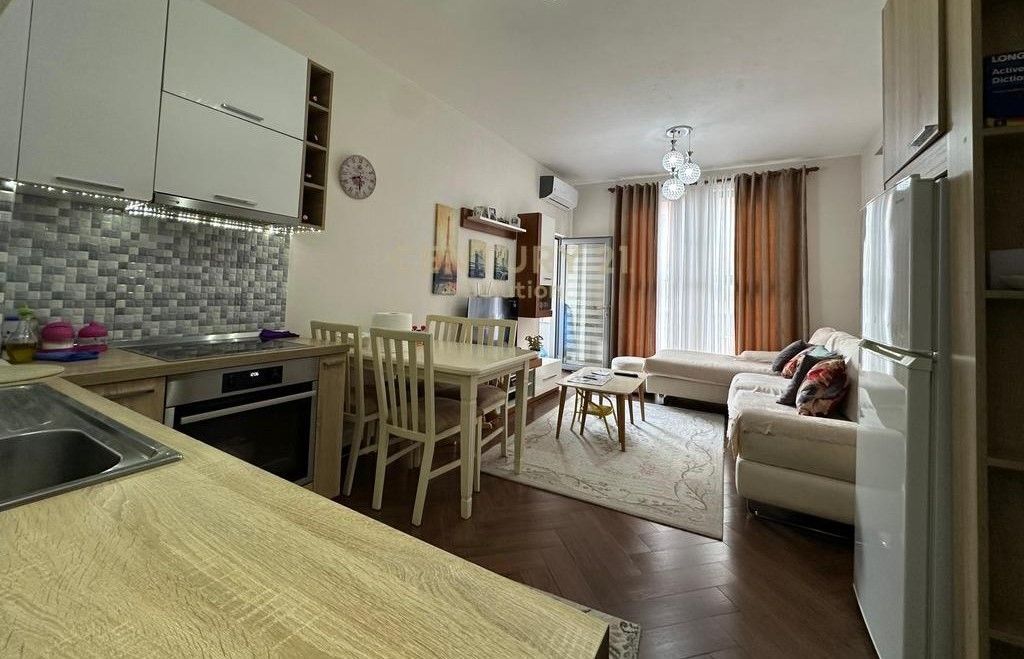 Shitet apartament 1+1  Astir prane Kompleksit Fratari