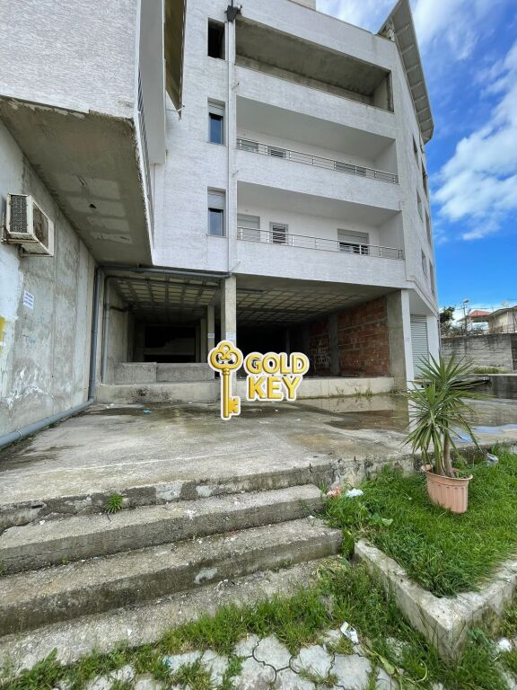 🏢 SHITET OBJEKT (NJËSI) – PRANË SPITALIT